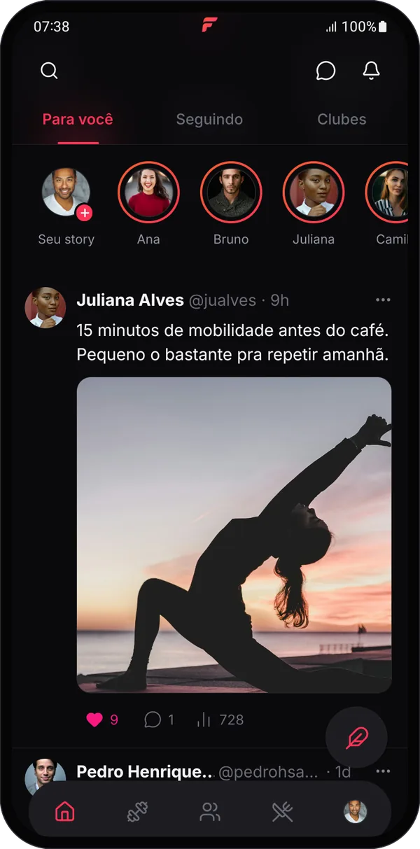 Feed da comunidade FITTA com stories e posts de treino